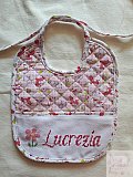 Bavaglino con fiore per Lucrezia - Bavaglini punto croce