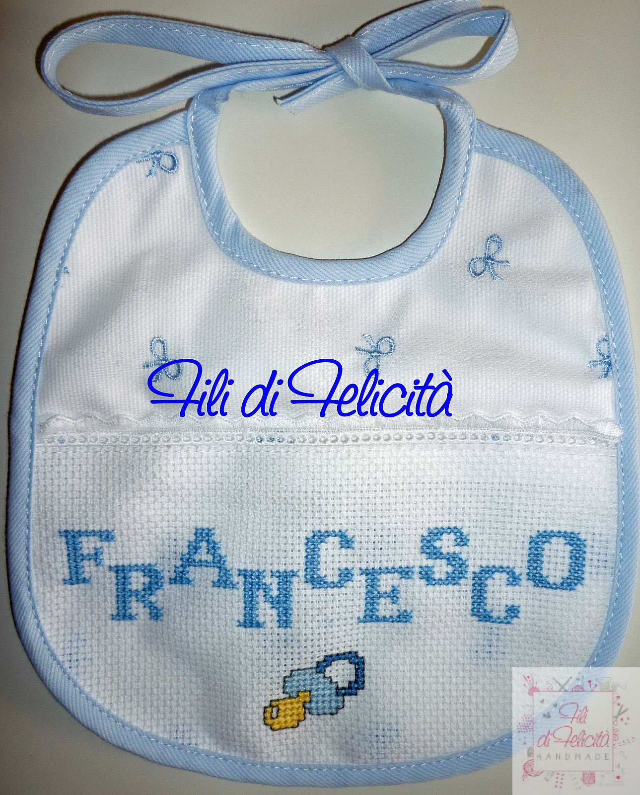 Francesco con ciuccio - Bavaglini punto croce